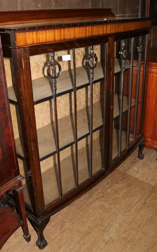 Mahogany display cabinet(-)